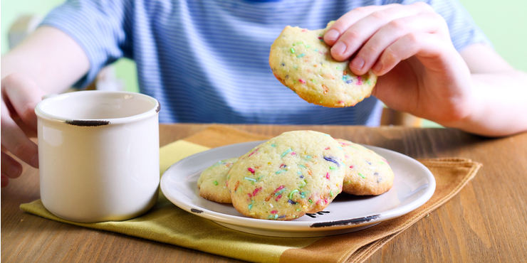 Sparkly, Colorful and Perfect for Parties: Make Funfetti Biscuits!