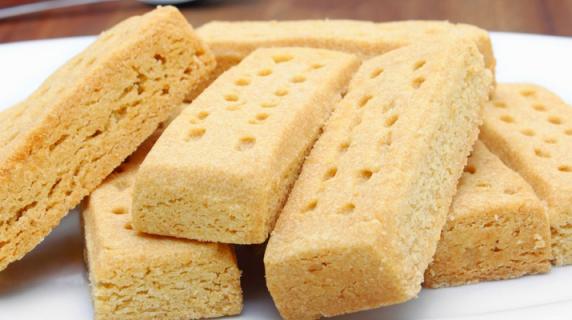 Shortbread "Parliament" Cookies That Bring Luck to Brides