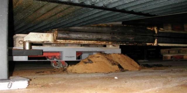debris floor