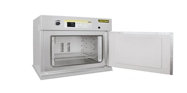 Convection oven with hot air.