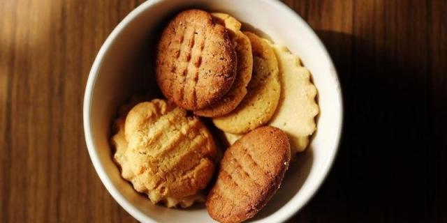 leavening of cookies and crackers, non-chemical and chemical leaveners
